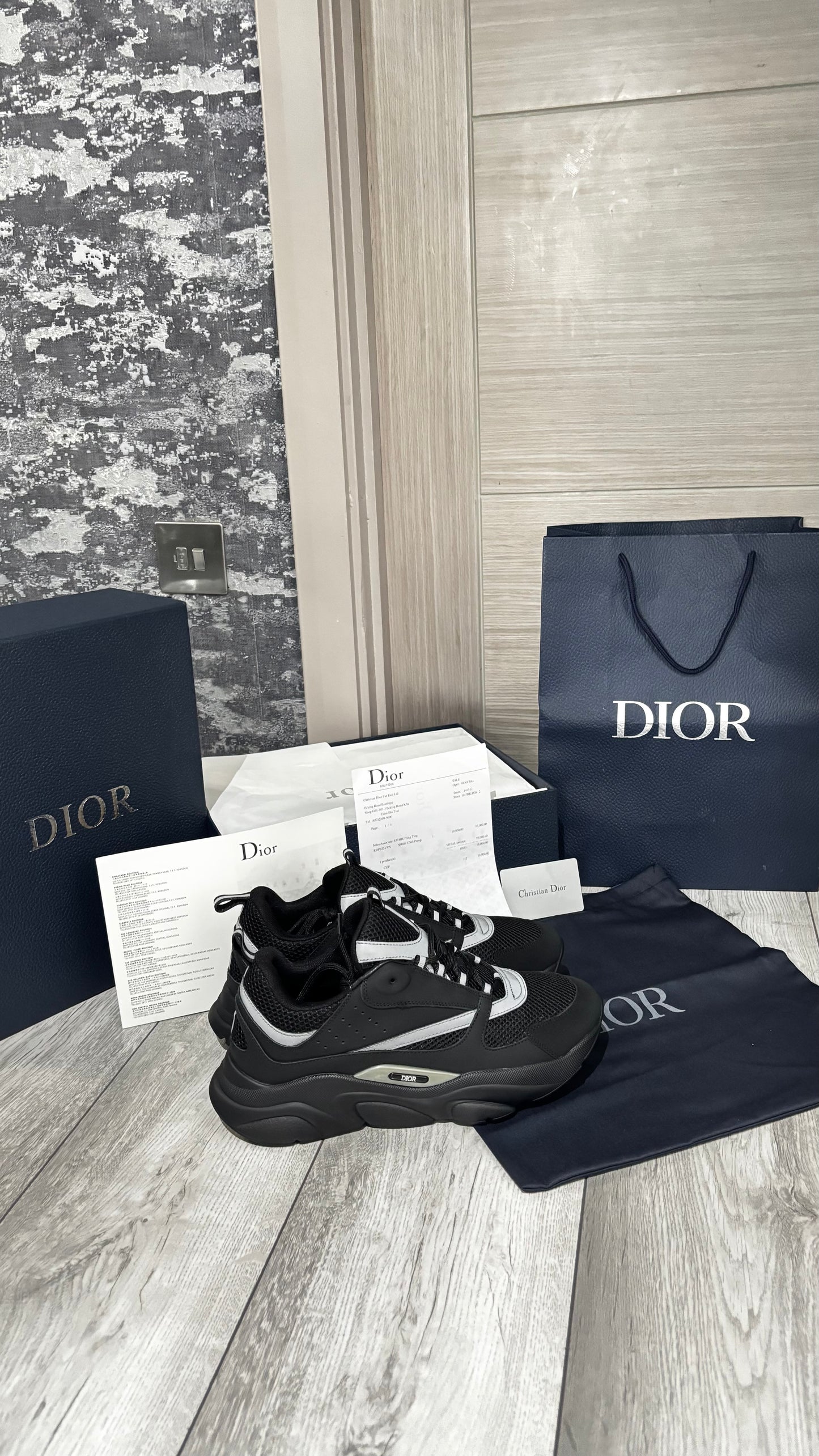 Dior B22